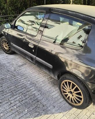 Renault Clio anno 2003