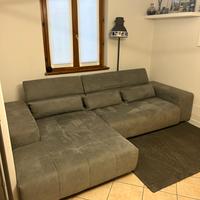 Divano con seduta allungabile elettronicamente