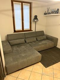 Divano con seduta allungabile elettronicamente