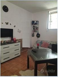 Acilia-Dragona:LocaleC/2con Ampio Giardino Privato
