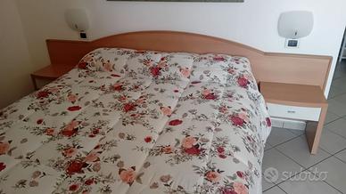 Letto matrim.  con testiera e rete
