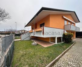 Casa indipendente con giardino privato Rif. J 2062