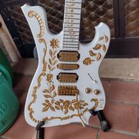chitarra artigianale bianca
