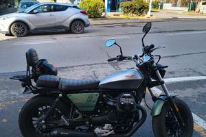 Moto Guzzi V9 Bobber Centenario