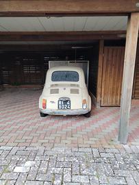  Fiat 500 del 1971 in discrete condizioni