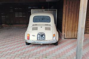  Fiat 500 del 1971 in discrete condizioni