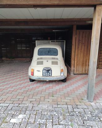  Fiat 500 del 1971 in discrete condizioni