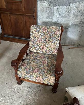 Poltrona in legno massello stile classico