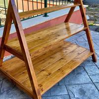 Mobile in legno lavorato a mano