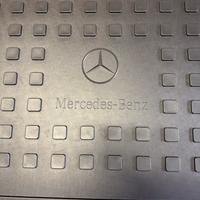 Vasca bagagliaio e luci sottoporta Mercedes