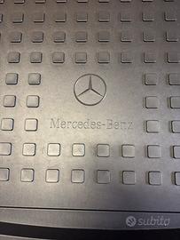 Vasca bagagliaio e luci sottoporta Mercedes