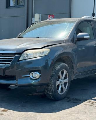 TOYOTA RAV 4 per ricambi usati 2ADFTV