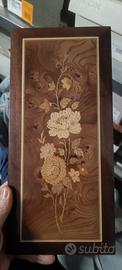4 quadretti di legno intarsiato con motivi floreal