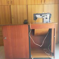 Macchina da cucire elettrica Necchi con mobiletto 