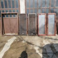 finestre persiane e portoncino ingresso 