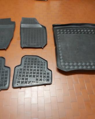 Tappeti e vasca Skoda Fabia wagon I(6Y) e II(5J)