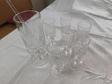 Set di bicchieri in cristallo intagliato 