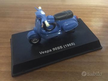 Vespa 90SS (1965) - Volkswagen New Beetle Milka