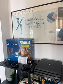 PS4 Pro 1TB in Scatola + 4 Controller + 30 Giochi