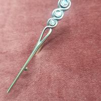 Spilla fine '800 oro 14 kt e brillanti