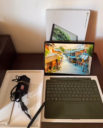 Microsoft Surface Pro 9, i5, 8 GB, 256 GB