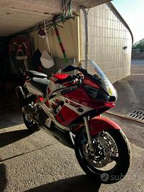 R6 2000