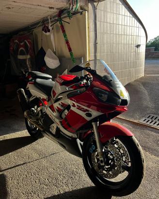 R6 2000