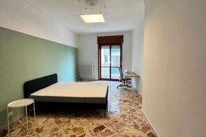 Camera matrimoniale ad uso singolo molto luminosa