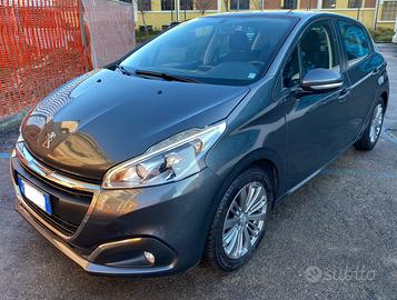 Peugeot 208 versione Allure 1.2 benzina UNICOP