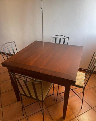 Tavolo in legno massello e 4 sedie in ferro battut