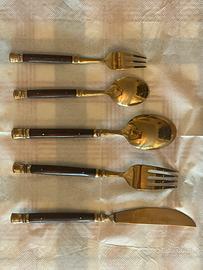 Posate ottobe e legno stile thai