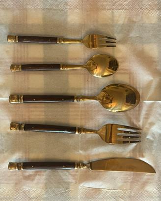 Posate ottobe e legno stile thai