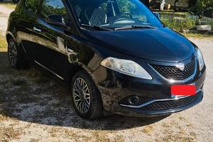 Lancia Ypsilon 2016 Gold nera