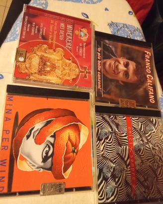 un libro e vari CD