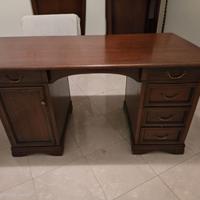 Scrivania in legno stile classico con sedia