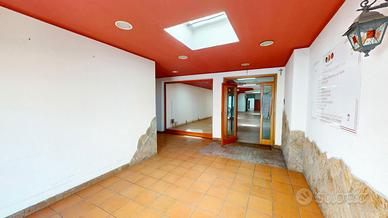 Locale grande predisposto come ristorante