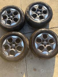 Vendiamo cerchi in lega Jeep Renegade R16