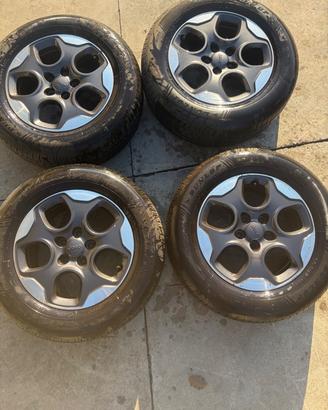 Vendiamo cerchi in lega Jeep Renegade R16