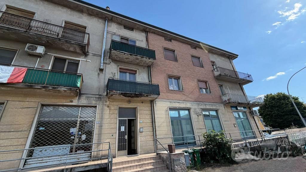 Appartamento di 100 m² con più di 5 locali e box a - Vista 3