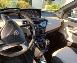 Lancia y + 500x cross