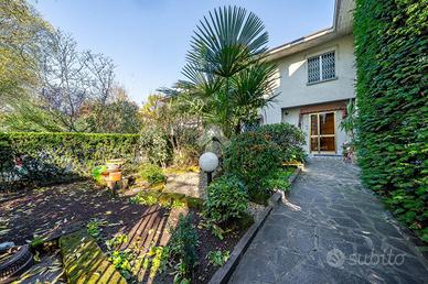 VILLA A SCHIERA A CARPI