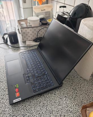 Laptop Lenovo Legion Pro 5 16ARX8 Ryzen 9 16 cores
