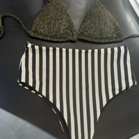 Costume due pezzi nuovo giallo e nero con paillett