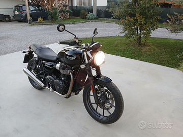 Triumph Street Twin 900