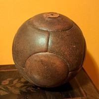 Pallone d'epoca in cuoio 