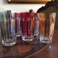 Bicchieri in cristallo colorato per acqua e bibite