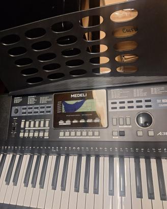 Pianola elettronica con supporti