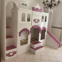 Cameretta a castello con scivolo per bambini
