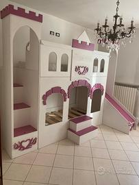 Cameretta a castello con scivolo per bambini