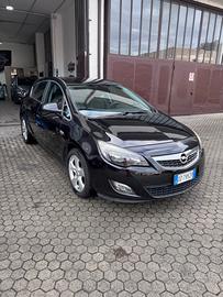 Opel Astra 5p COSMO S